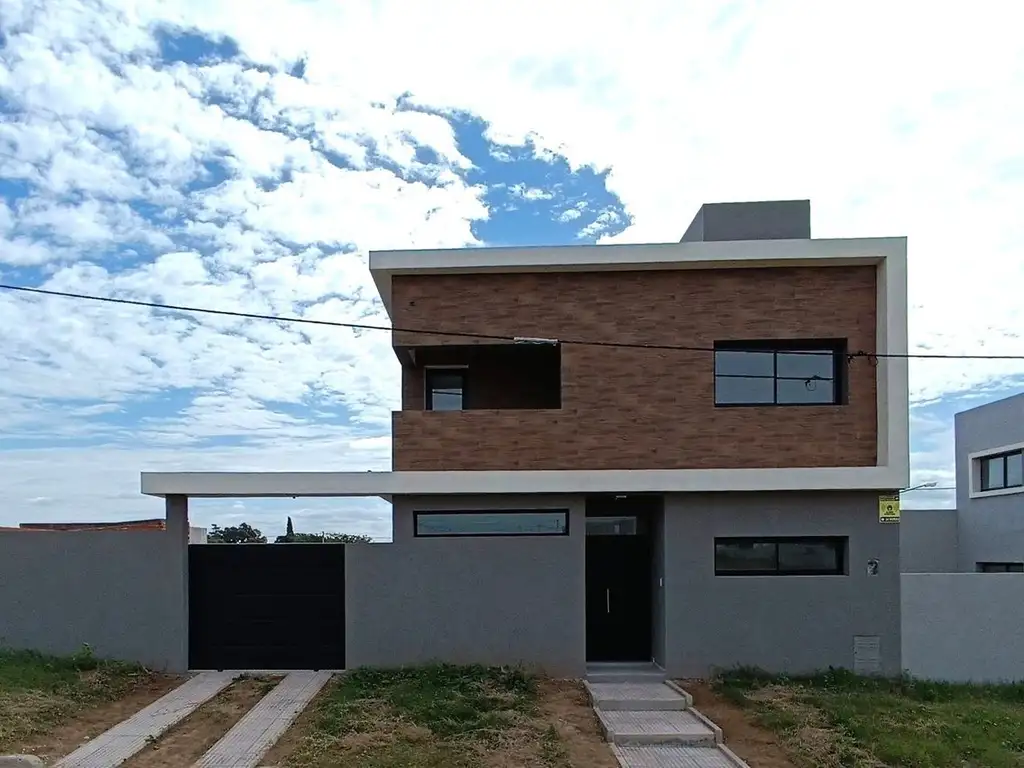 Casa en venta 3 dorm. Nuevo Salto Jardin Cochera