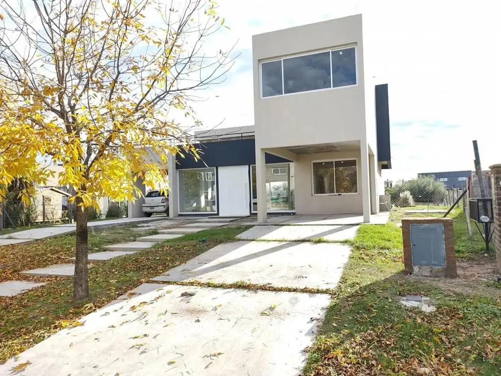 Casa a Estrenar de 3 Dormitorios en El Cantón, Barrio Puerto