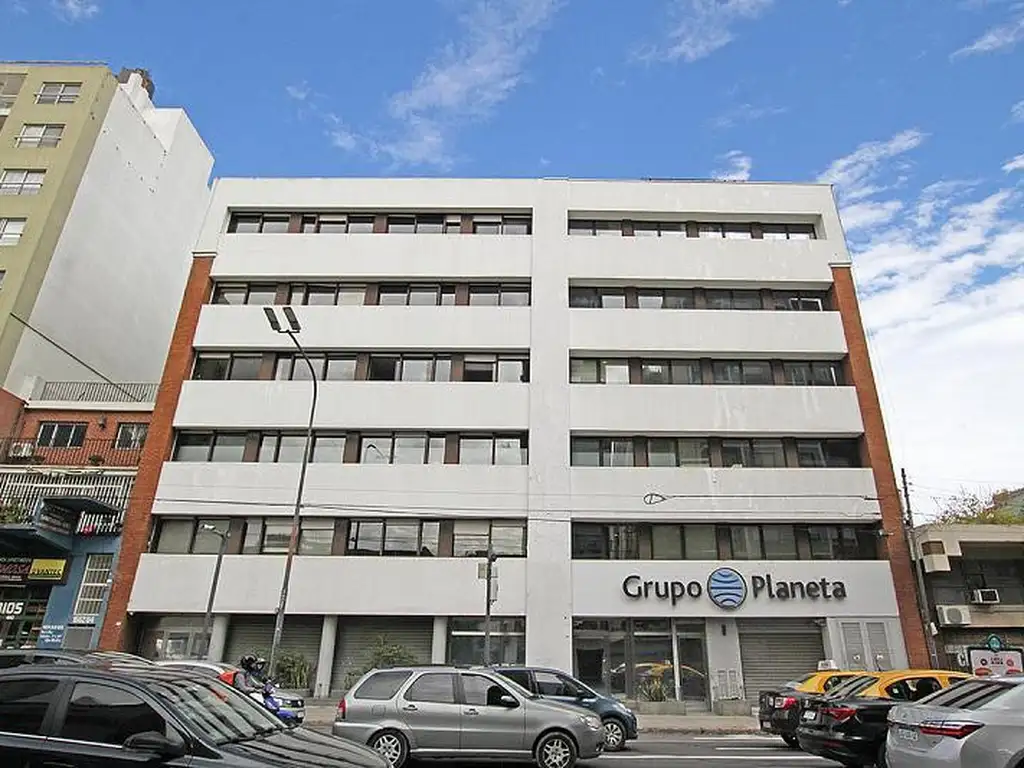 Monserrat, Edificio en block, venta, 3300m2 de oficinas, 17 cocheras, buen estado general.