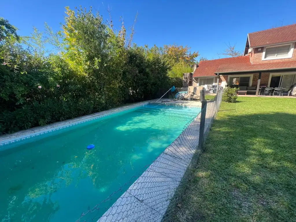 Venta Casa 5 Ambientes con Piscina en Santa Maria de Tigre Nordelta