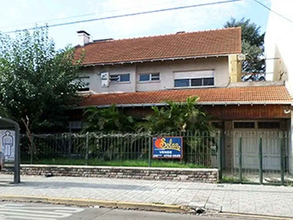 IMPORTANTE PROPIEDAD SOBRE LOTE DE 15 X 37 - Foto 0