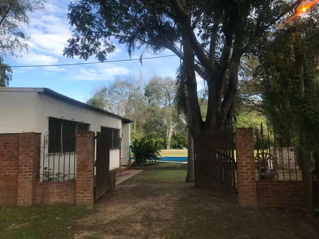 SE VENDE GRAN TERRENO CON PILETA Y QUINCHO