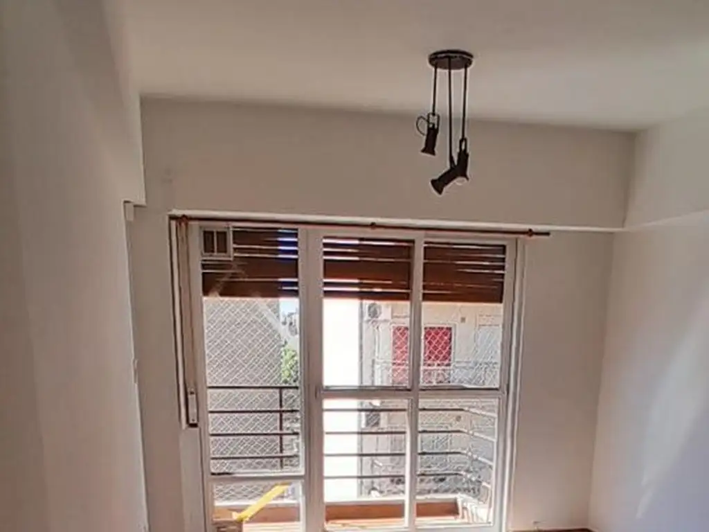 DEPTO 2 AMBIENTES CON BALCON EN ALQUILER