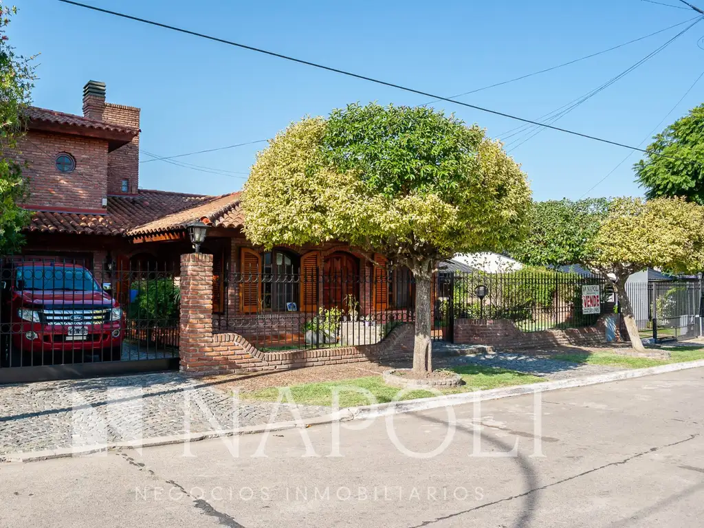 Venta De Hermosa Propiedad En Barrio Uno, Ezeiza