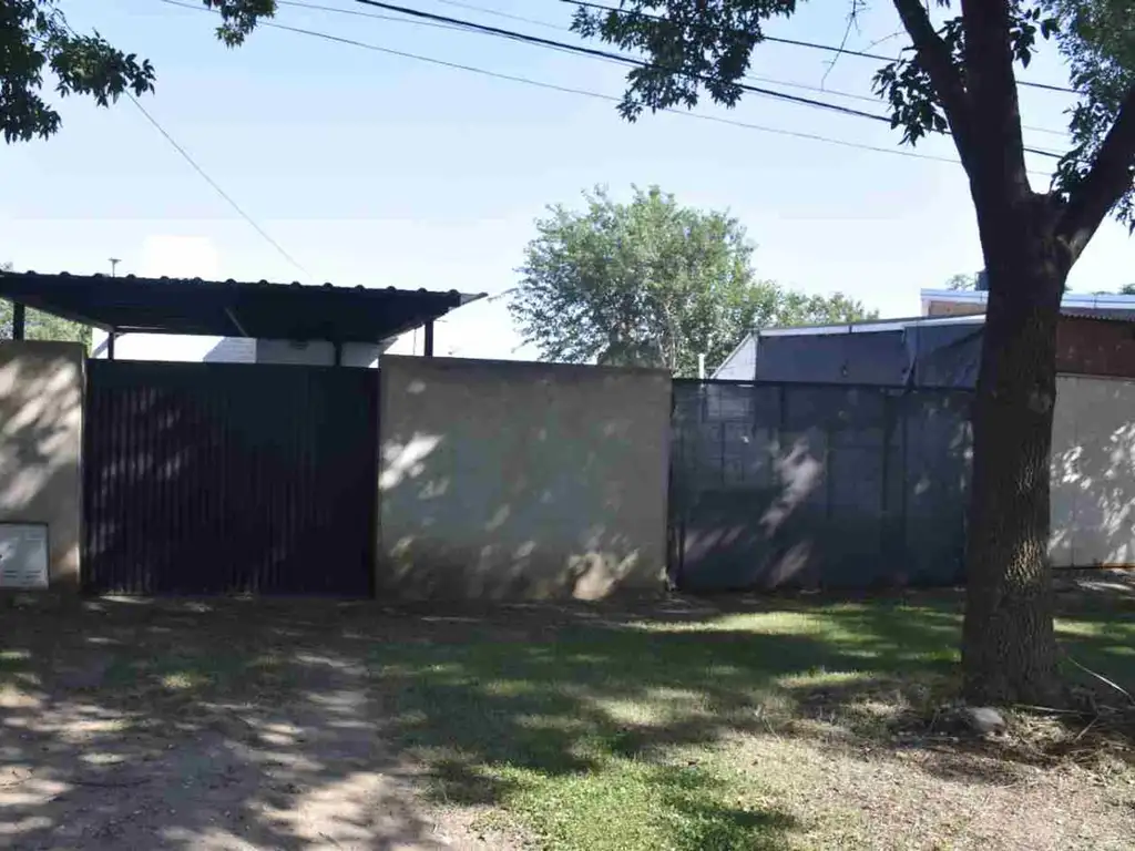 Casa tipo Dpto con porton  espacio guarda coche