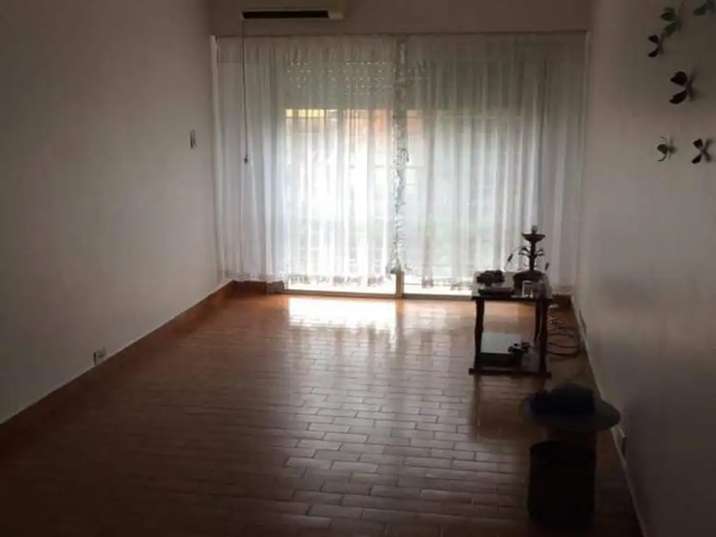 Departamento en venta - 2 Dormitorios 1 Baño - 84Mts2 - Bernal Oeste