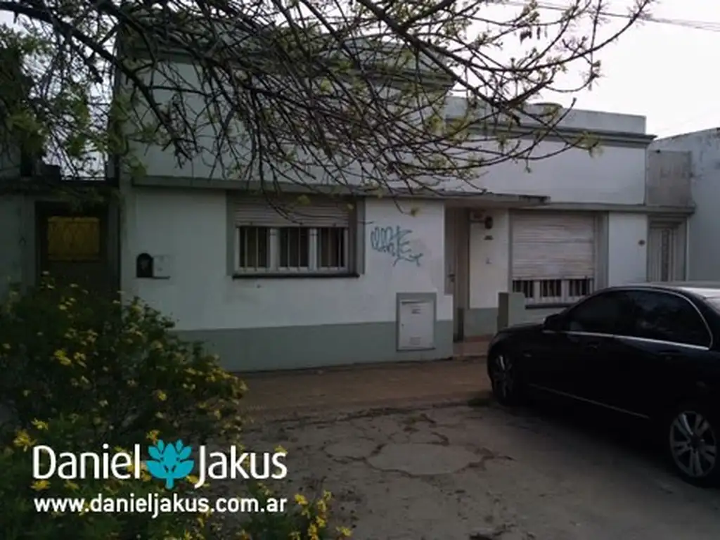 PH EN VENTA-66 e/ 134 y 135-LOS HORNOS-LA PLATA-DANIEL JAKUS PROPIEDADES