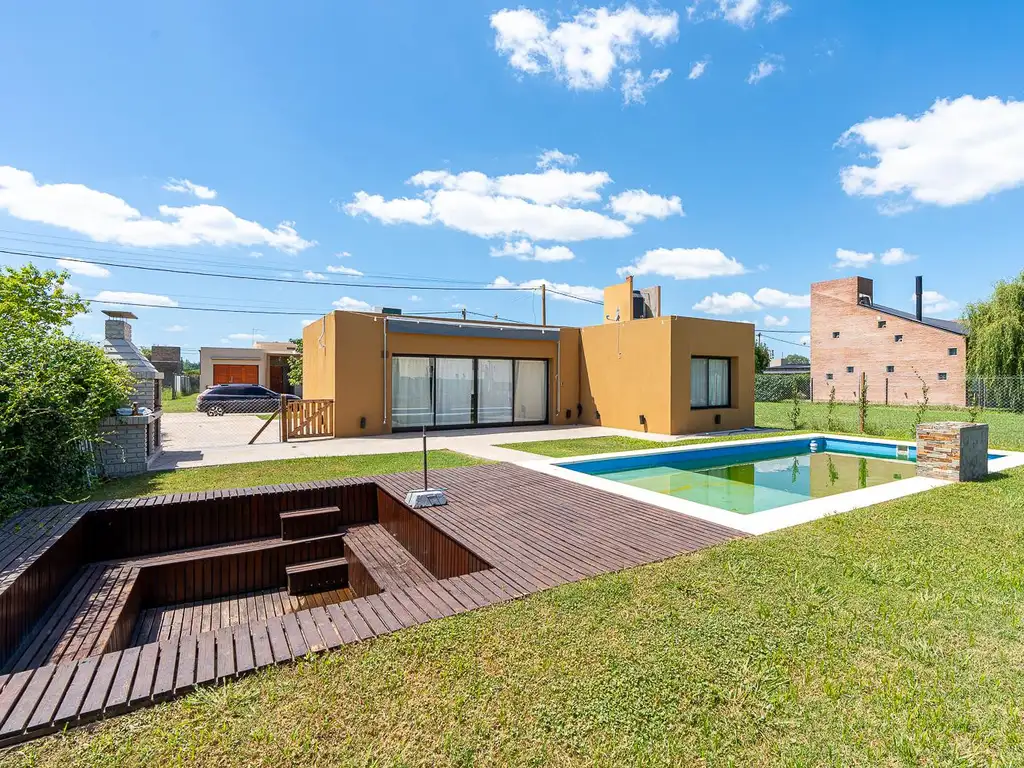 VENTA - Casa - 2 Dormitorios - Jardín, pileta y parrillero - El Molino, Roldán