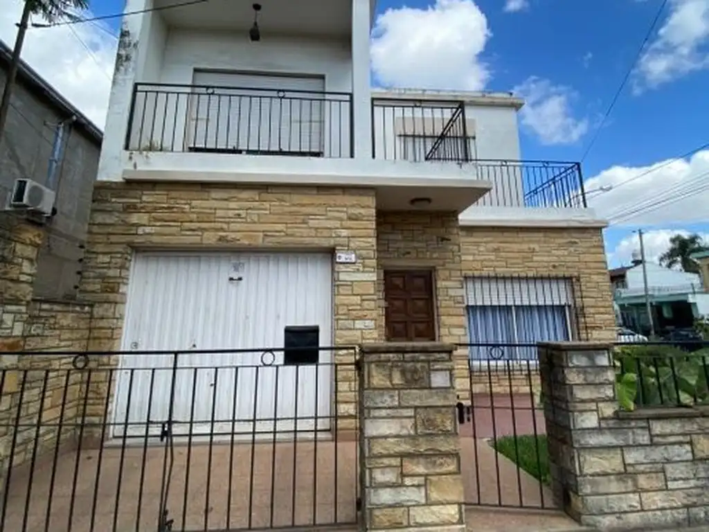 PERMUTA - CASA DE 4 AMBIENTES EN VENTA - MORON SUR