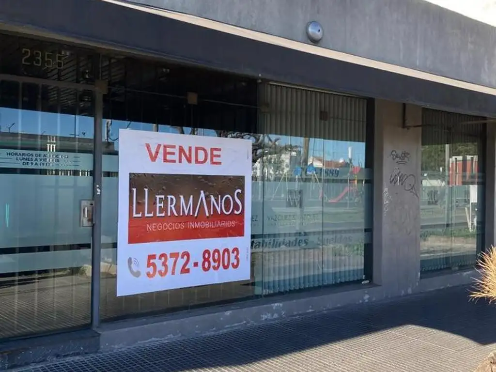 Venta Local 8,66x 18,40m2 5 Ambientes en Munro Con Patio