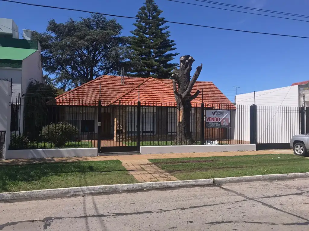 CASA SOBRE DOS LOTES EN BERNAL