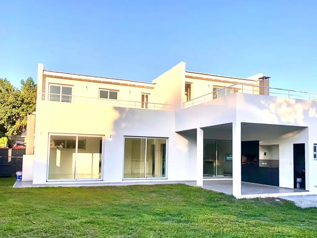 VENTA CASA A ESTRENAR EN VALLE CLARO BENAVIDEZ