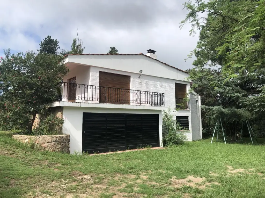 SE VENDE CASA CON PILETA Y CANCHA DE PADDLE EN MAYU SUMAJ