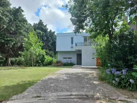 Muy linda CASA de 3 DOR  en B° Santa María de los Olivos 