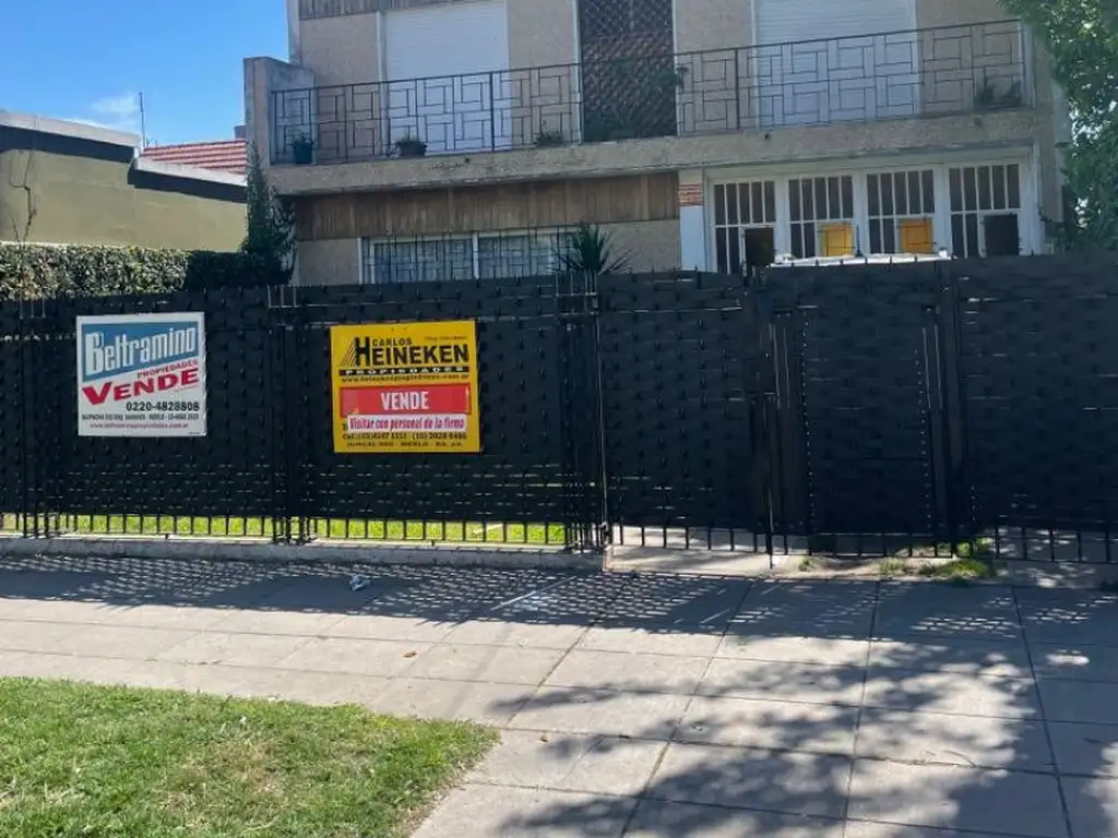 Casa en venta dos plantas en Merlo centro