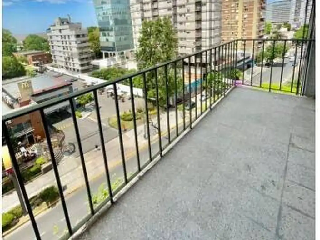 Departamento en venta en Olivos sobre Av del Libertador. VISTA AL RIO.