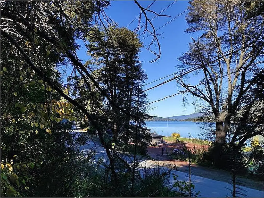 Espectacular lote ubicado en Villa Campanario con vista al lago Nahuel Huapi