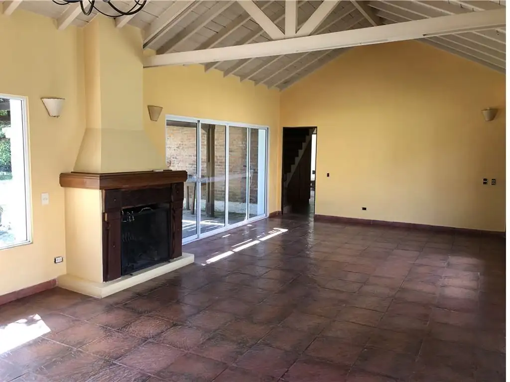 Venta Casa 5 ambientes pileta Barrio Los Abedules