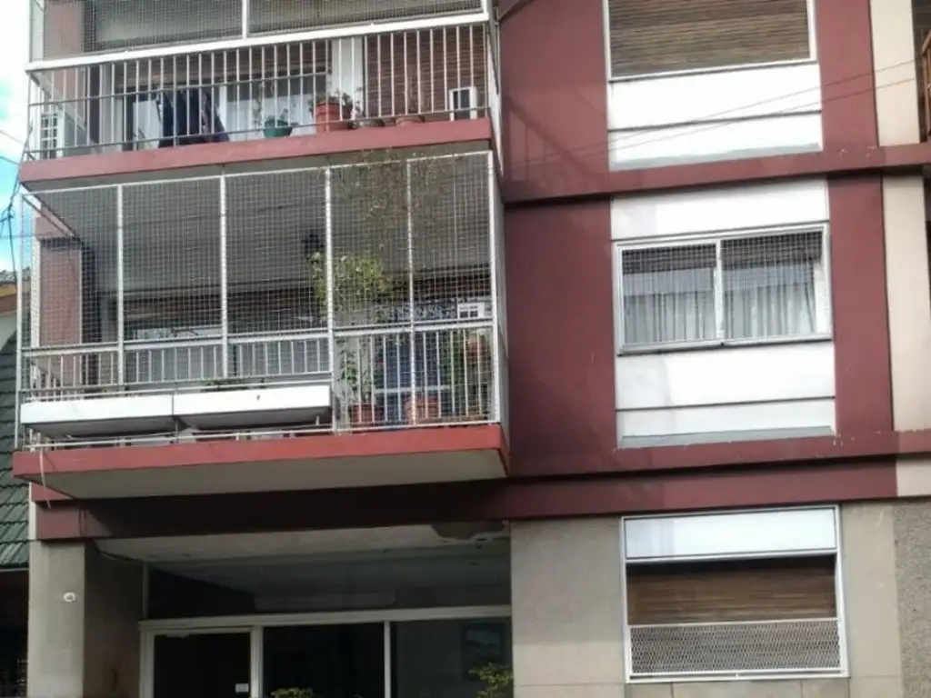 SEMIPISO DE 3 AMBIENTES CON BALCON EN FLORESTA