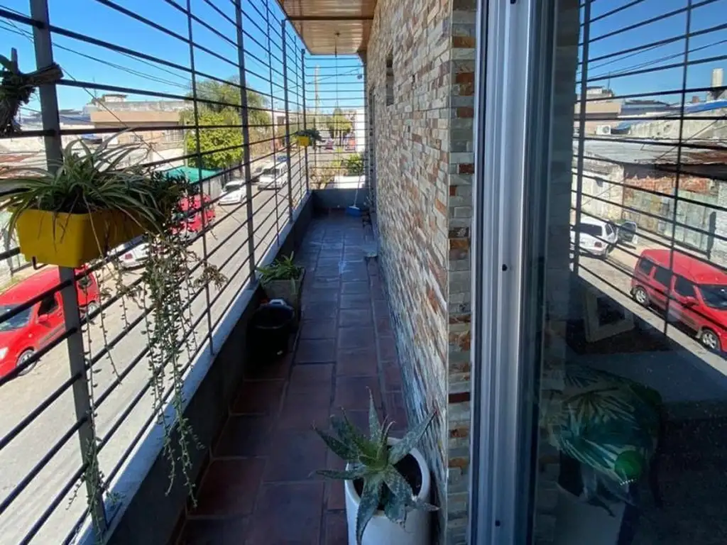 VENTA PH 4 AMBIENTES LOMAS DEL MIRADOR