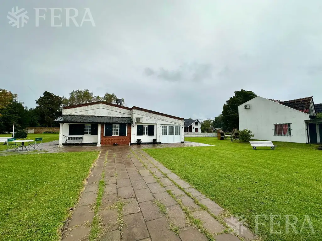 Complejo de cabañas con piscina en Venta en Chascomús