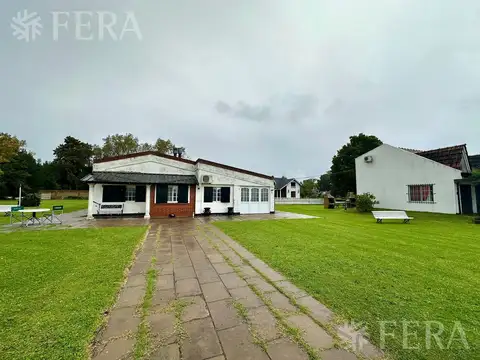 Complejo de cabañas con piscina en Venta en Chascomús