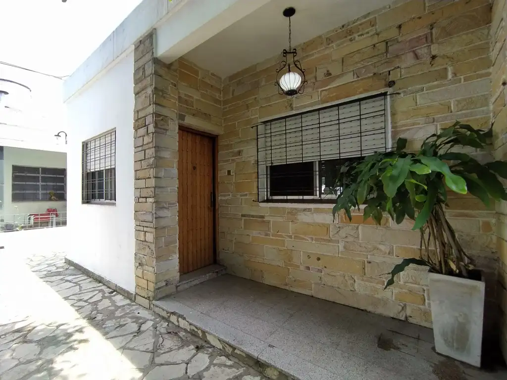 Hermoso Departamento tipo casa interno de 3 ambientes con patio propio y gran parque de uso común