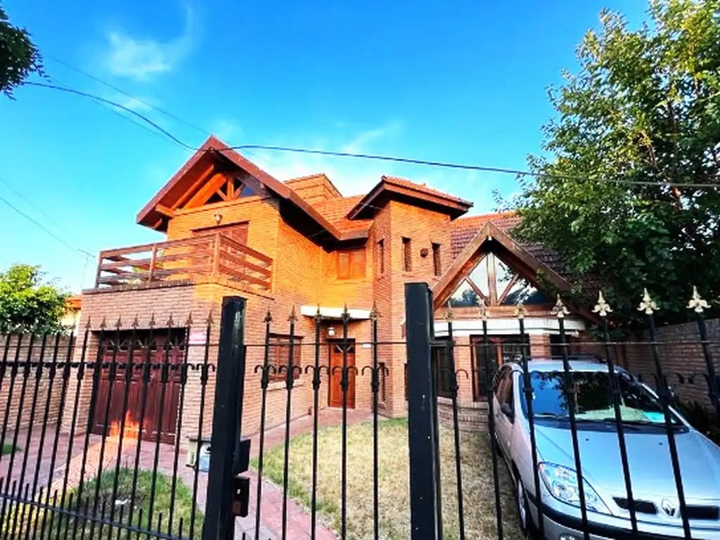 IMPORTANTE CHALET EN VENTA - 4 AMBIENTES - MUY BUENA UBICACIÓN EN SAN MIGUEL CENTRO