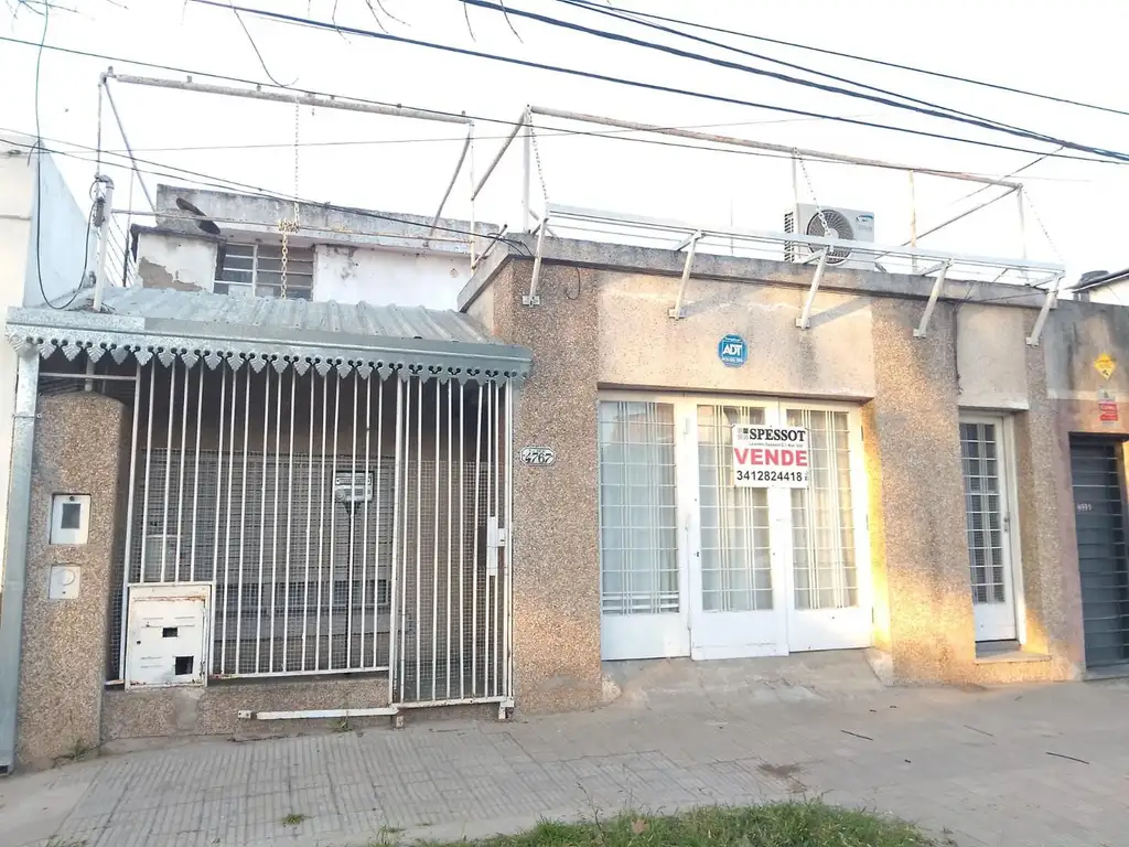 Casa en VENTA con cochera