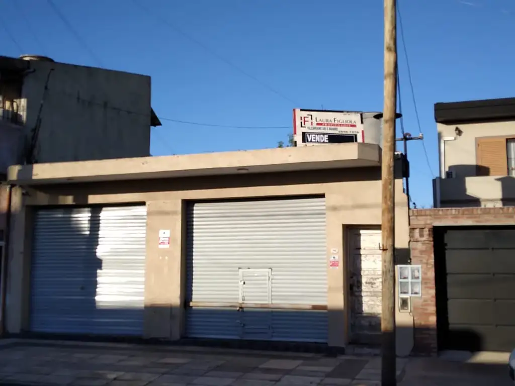 Lote con local comercial