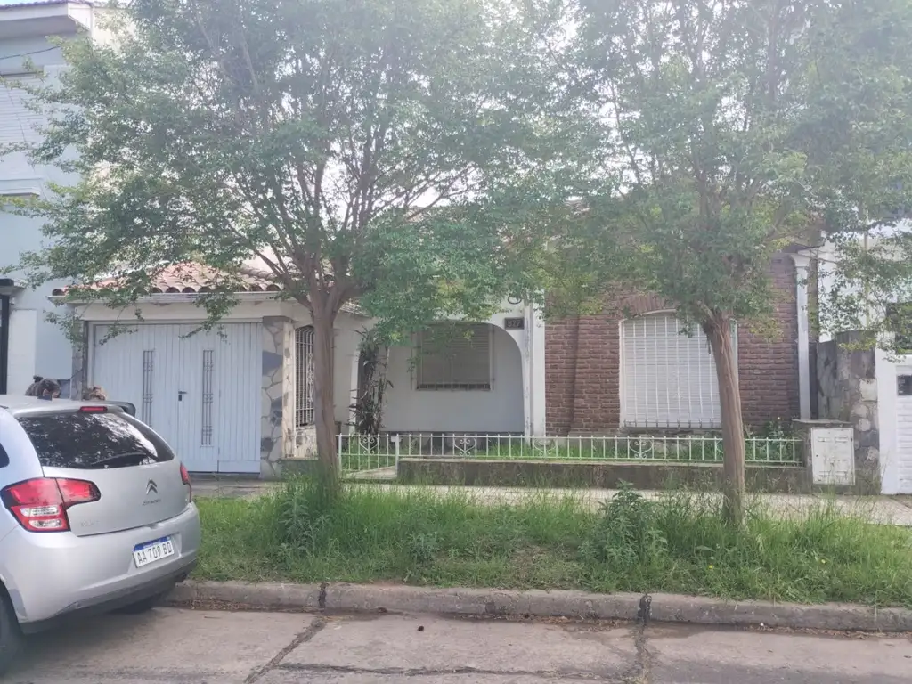 CASA TIPO CHALET EN UNA PLANTA  CON FONDO LIBRE.