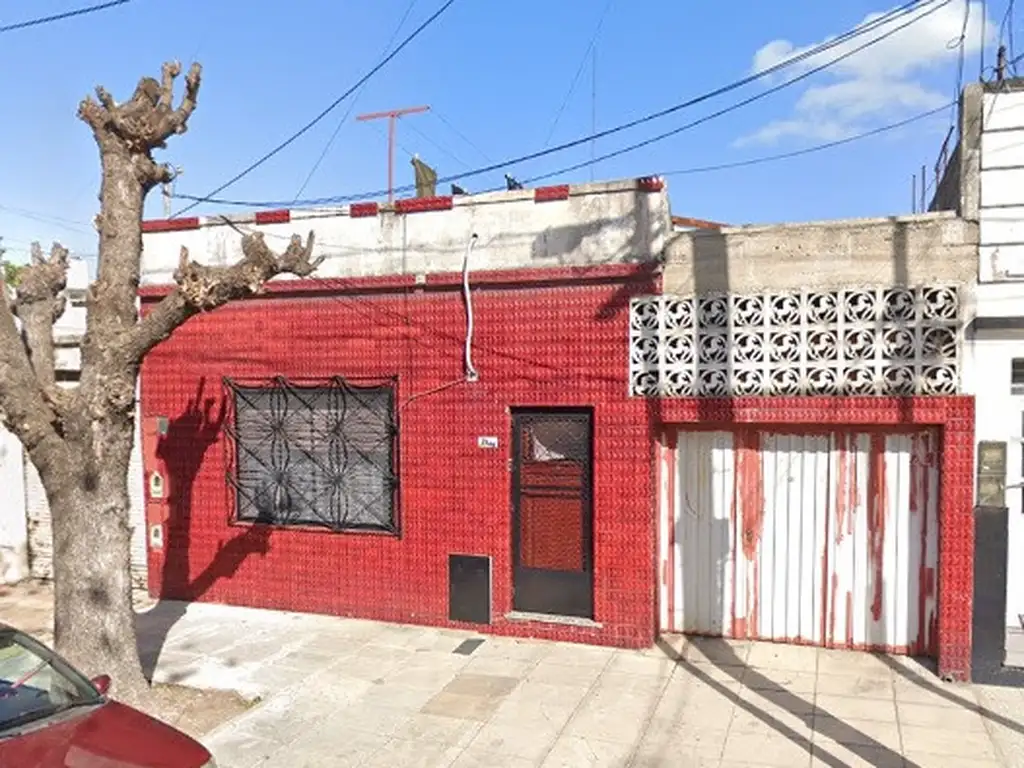 CASA DE 3 AMBIENTES EN DOS TERRENOS CON COCHERA Y FONDO LIBRE SALIDA A DOS CALLES, 486M2