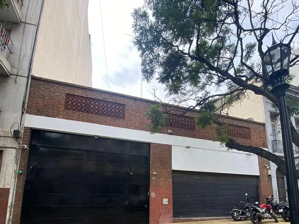 San Telmo Depósito / garage en venta, 771 m2 en una planta, sector oficinas y baños