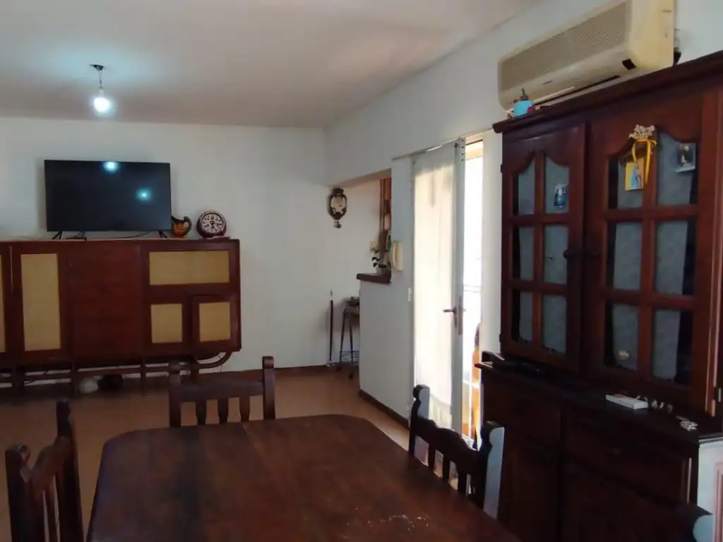 Casa Dos Dormitorios en Venta en Barrio Echesortu