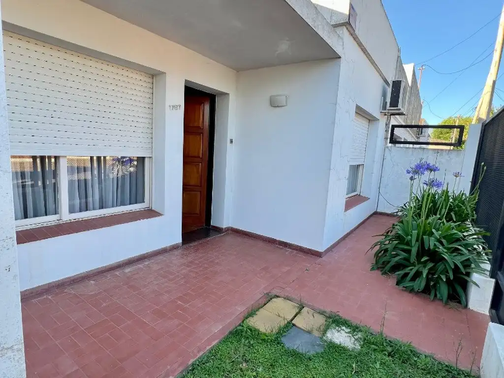 CASA EN VENTA - BUENAS CONDICIONES- APTA CREDITO HIPOTECARIO - BARADERO