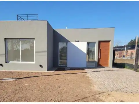 CASA A  ESTRENAR EN VENTA EN PIÑERO