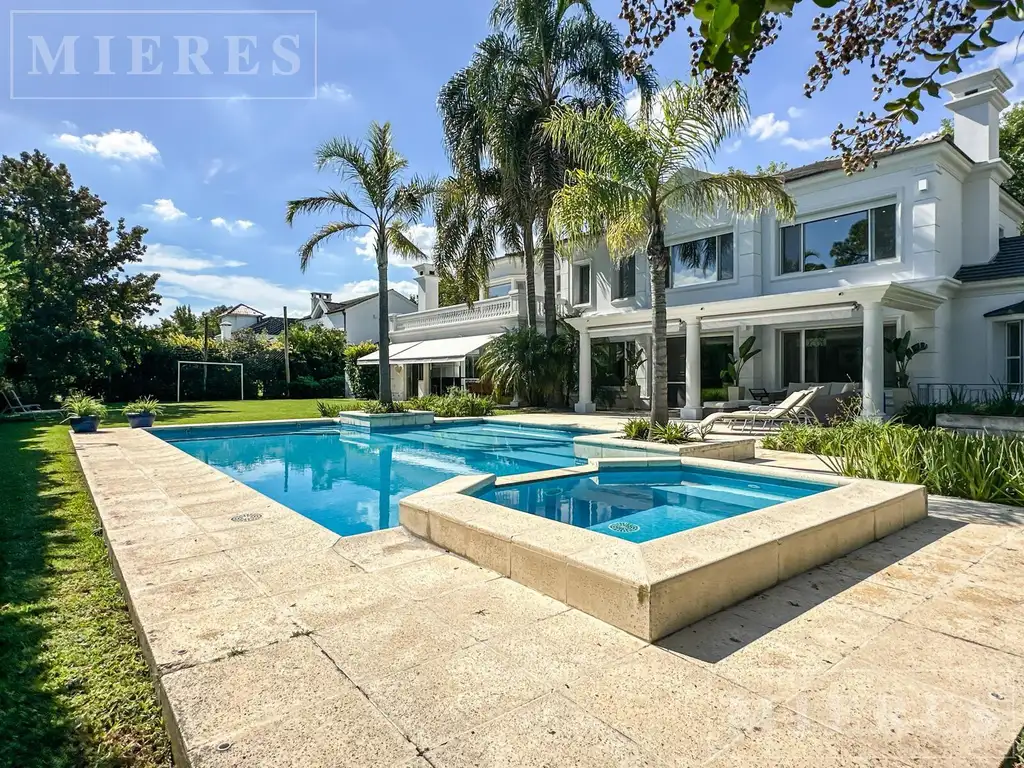 Impecable casa en venta en Mayling Club de Campo