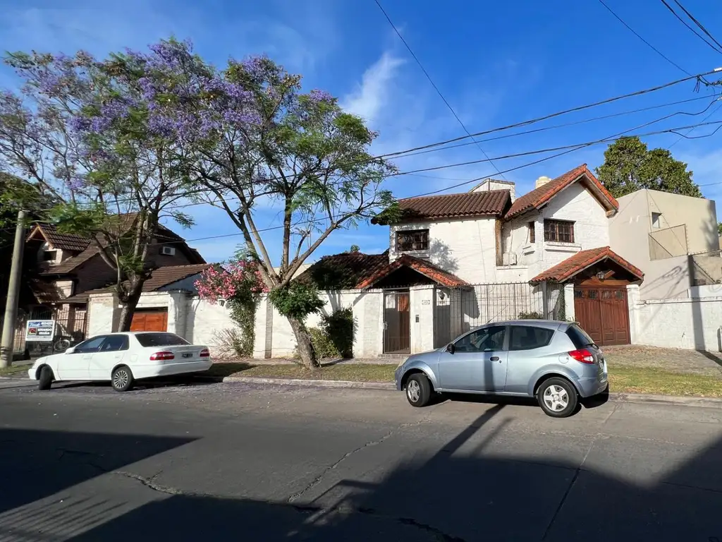 Casa tres dormitorios venta Ituzaingo  apto credito