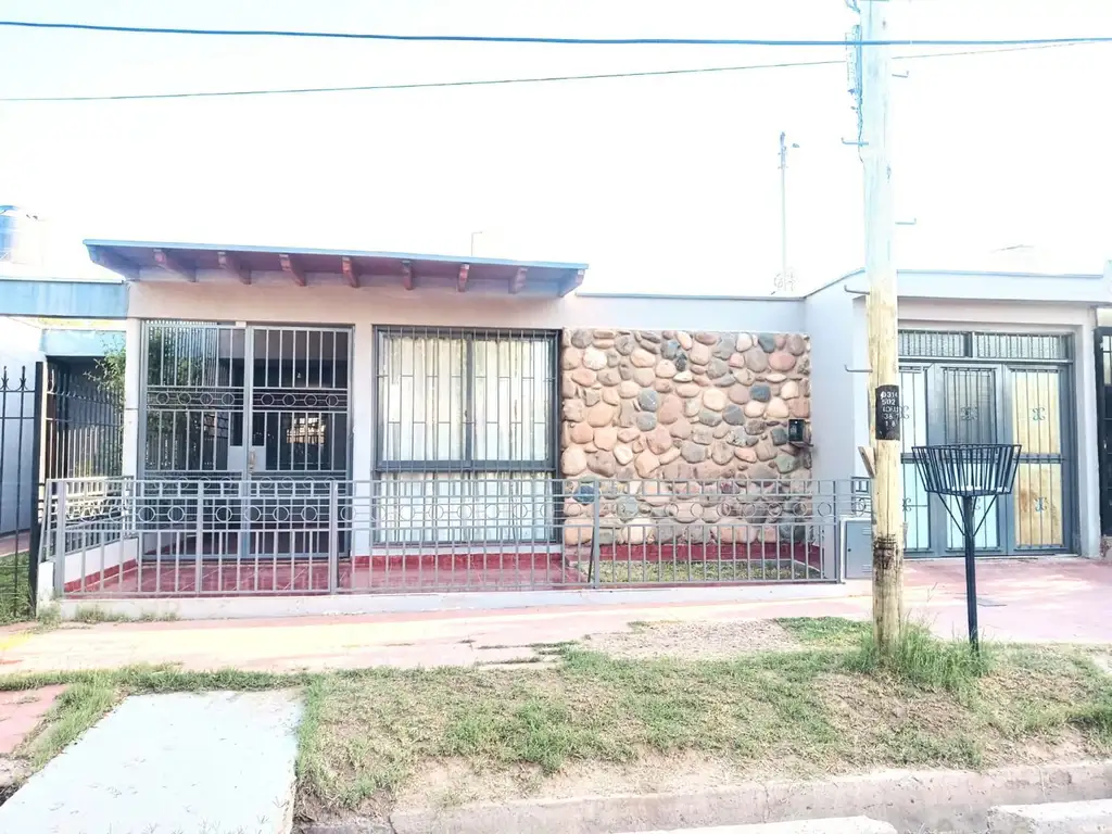 CASA 3 DORM. EN VENTA GODOY CRUZ- APTA CRÉDITO