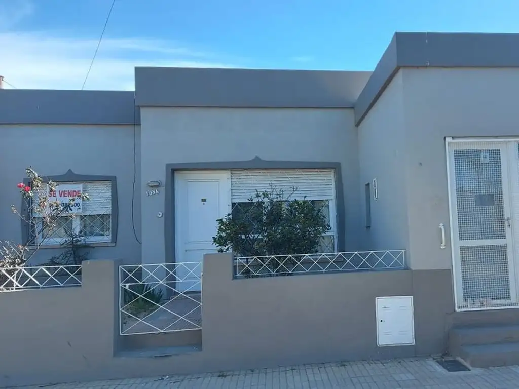 CASA EN VENTA SOBRE AVENIDA CON LOCAL COMERCIAL