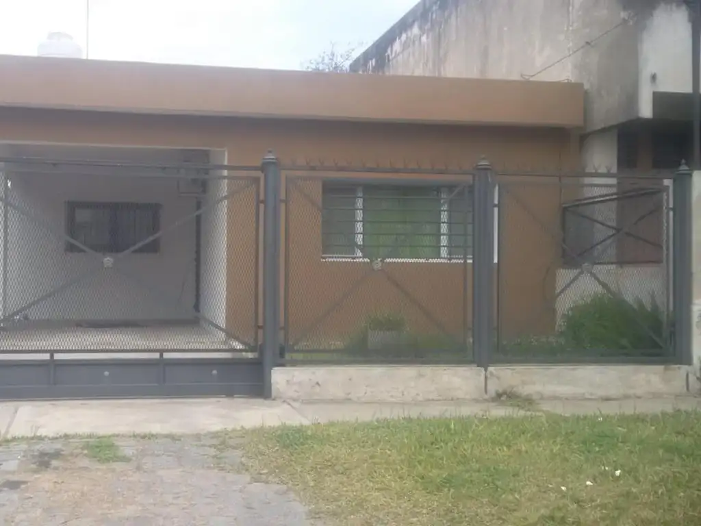 Casa en venta en Piedra Buena 2900 - Jose Marmol - Argenprop