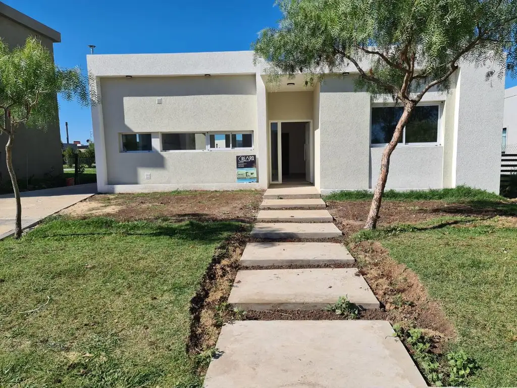 Casa a estrenar - San Ramiro - Pilar del Este - 4 Ambientes - Parrilla-venta