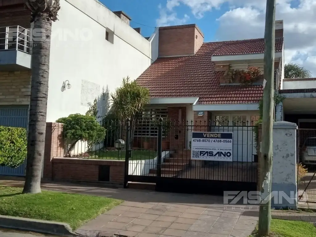 CASA 4 AMB. CON PISCINA Y JARDIN EN VENTA - CHILAVERT