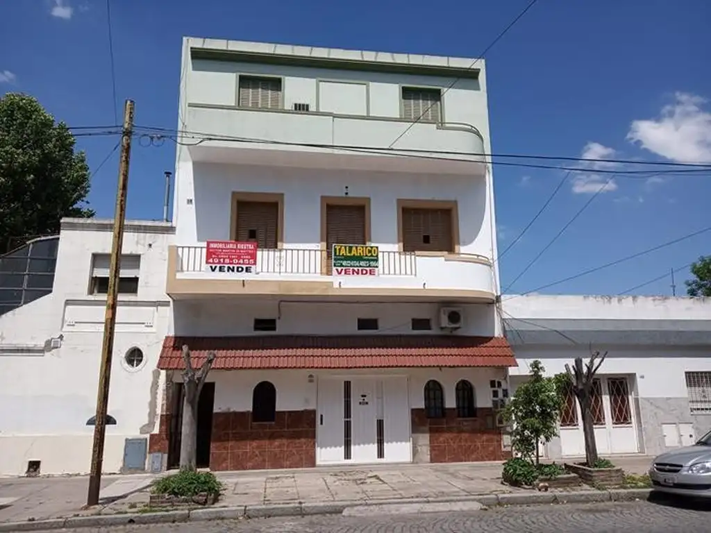 departamento en primer piso con balcon a metros de Riestra - Foto 0