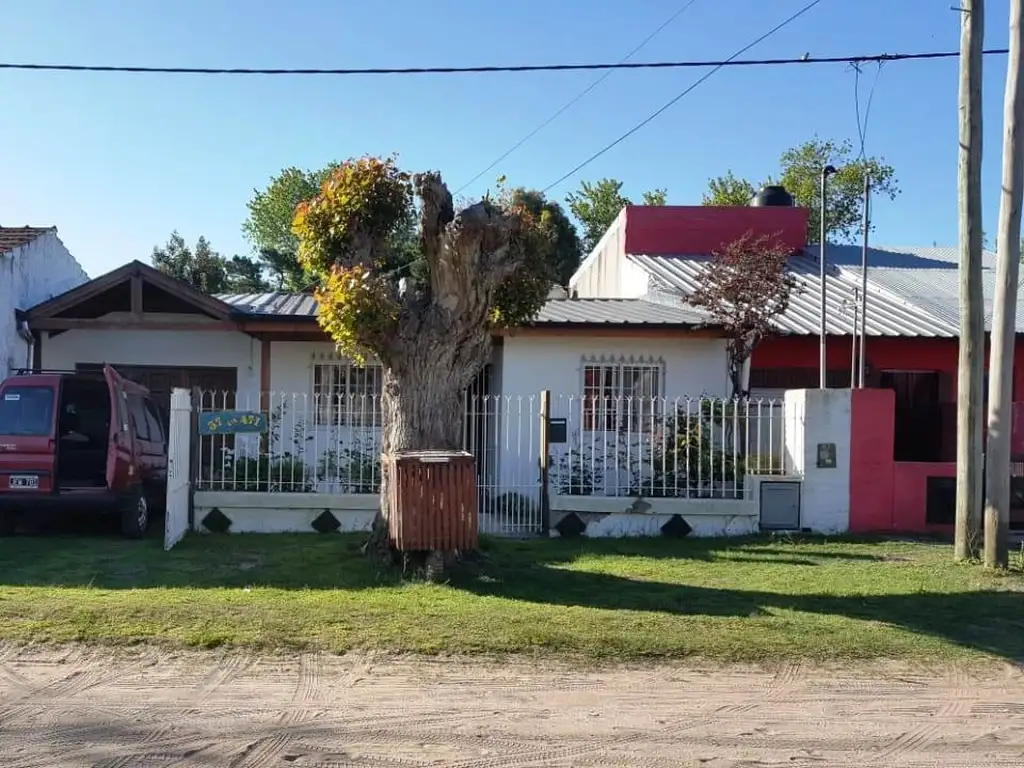 Casa 3 Ambientes + 2 Deptos de 2 Ambientes sobre lote de 10 x 60