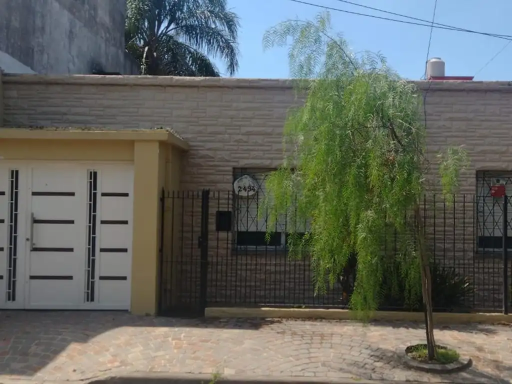 CASA DE 4 AMBIENTES EN VENTA EN ITUZAINGO NORTE (3393)