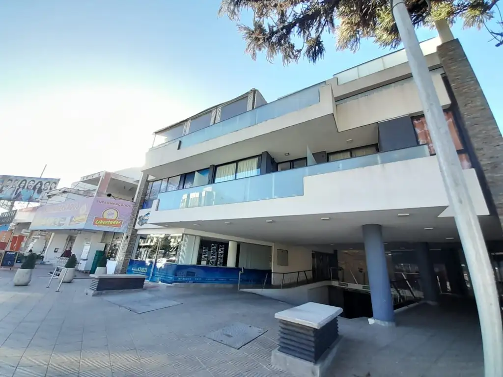 Venta departamento un dormitorio con cochera en Villa Carlos Paz