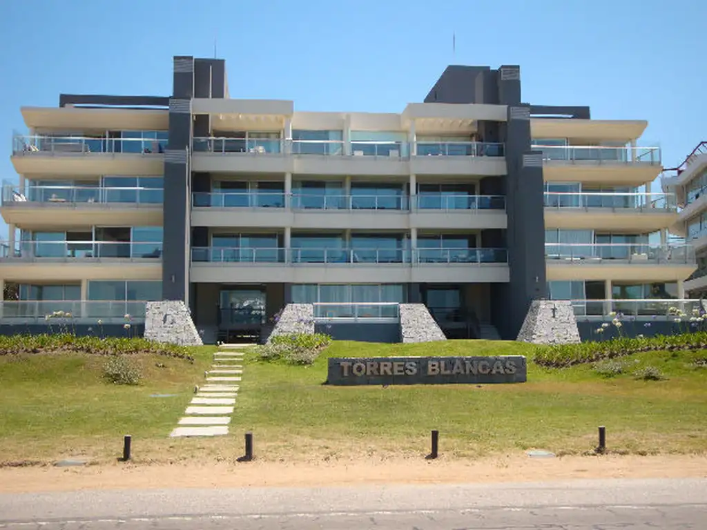 Departamento - Alquiler temporario - Uruguay, PLAYA BRAVA PUNTA DEL ESTE - RBLA LORENZO BATLLE PACHE