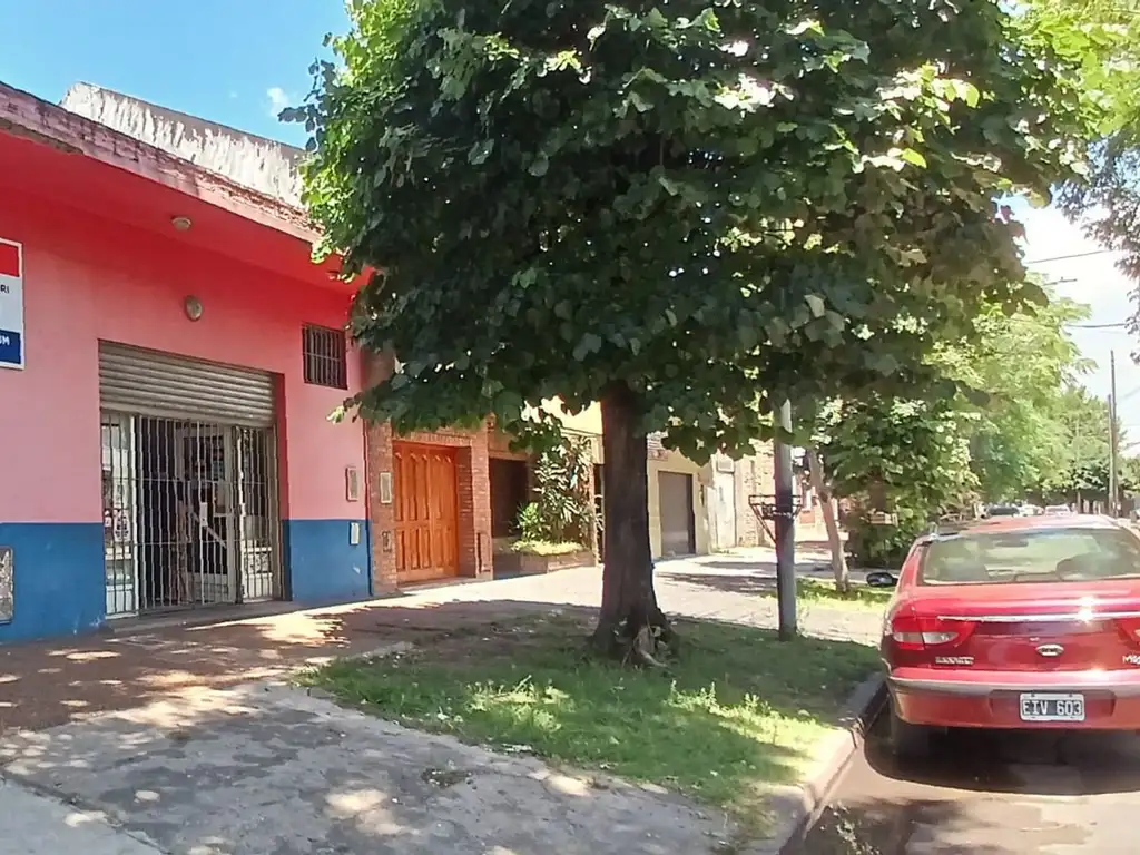 AMPLIO LOCAL COMERCIAL EN VENTA. Con losa de 170mt