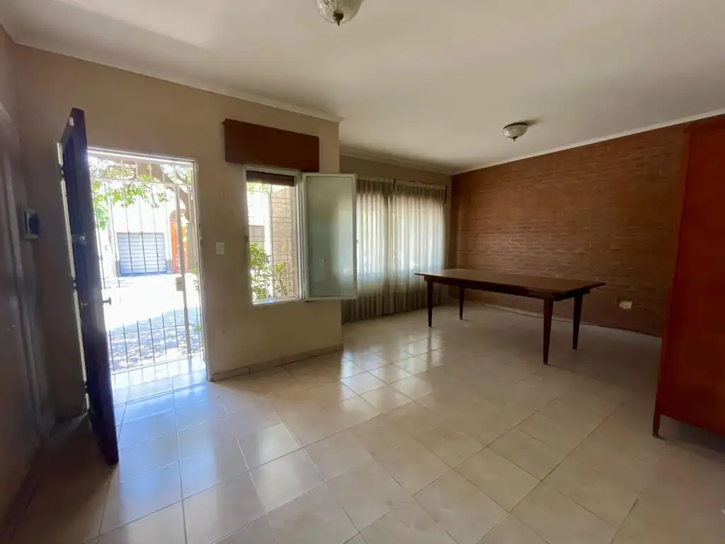 Casa en venta 4 dormitorios barrio Pueyrredon